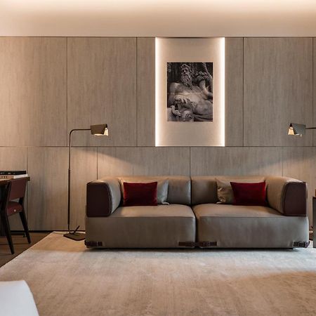 Fendi Private Suites - Small Luxury Hotels Of The World Рим Экстерьер фото